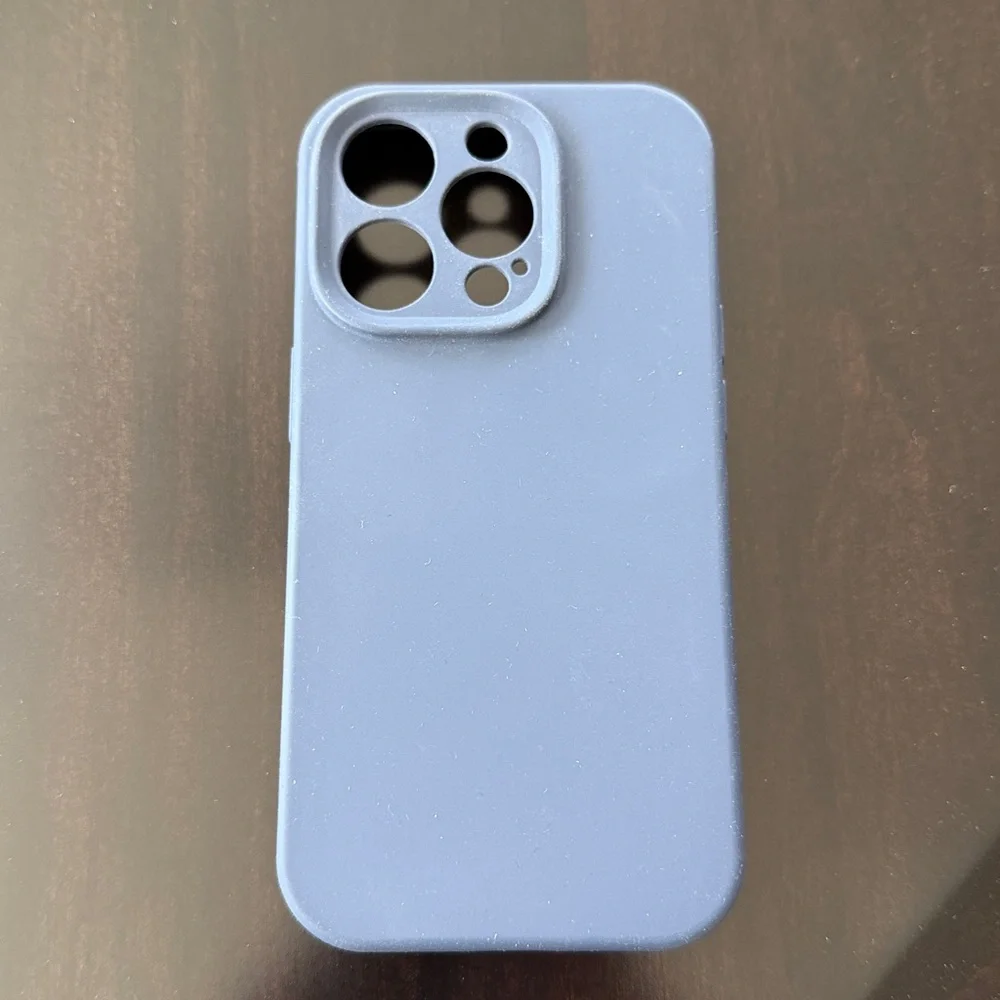 iPhone 14 phone case, 2 screen protectors, 2 charging cables